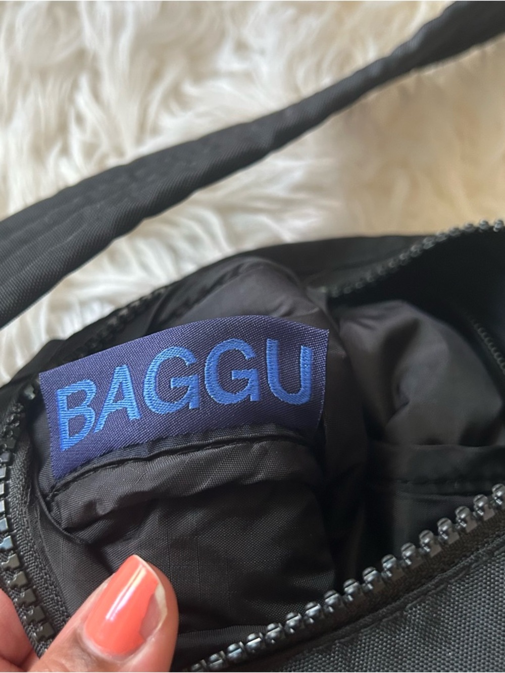 BAGGU Cargo Shoulder Bag - Picture 3 of 4